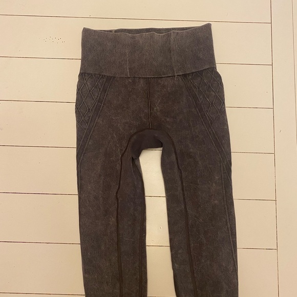 Athleta Recharge Sun Faded Gray Leggings- Size Medium - Picture 3 of 7